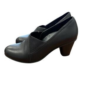 New Vionic Black Booties size 8